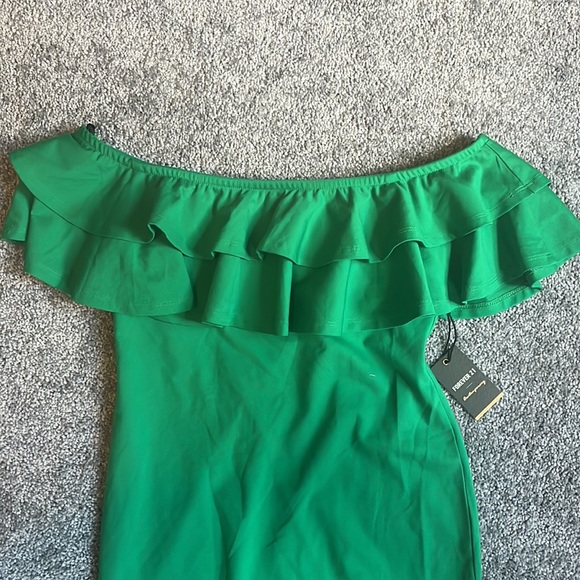 Green Flounce Off the Shoulder Mini Dress - Picture 3 of 6